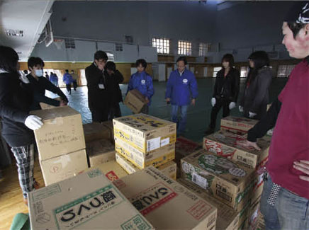 青山学院大学からの支援物資は震災当日から津波被害を受けた多賀城市・塩釜市周辺住民の避難所となっていた多賀城キャンパスにも届けられた