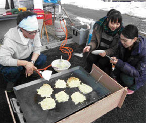 2011年12月から毎月実施されている気仙沼の仮設住宅への炊き出しボランティア 