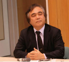 本学教養学部地域構想学科の柳井雅也教授は、多賀城市の「震災復興会議」の委員として、また2012年1月には仙台市の「復興推進協議会」のメンバーに入り、会長として協議を進めている