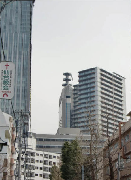 震災の翌日から市街地のスーパーでは多くの買い物客が行列をつくった