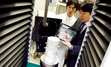Micro focus X-ray CT system
