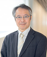 工学研究科長    石上 忍