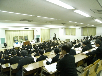 記念式の様子（土樋キャンパス601番教室）